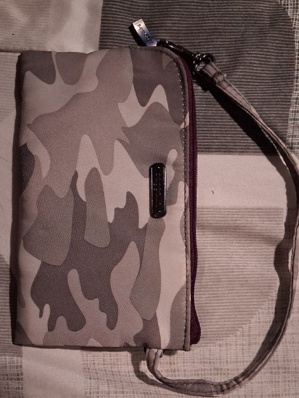Baggallini Gray Camo Wristlet Wallet with Detachable Strap